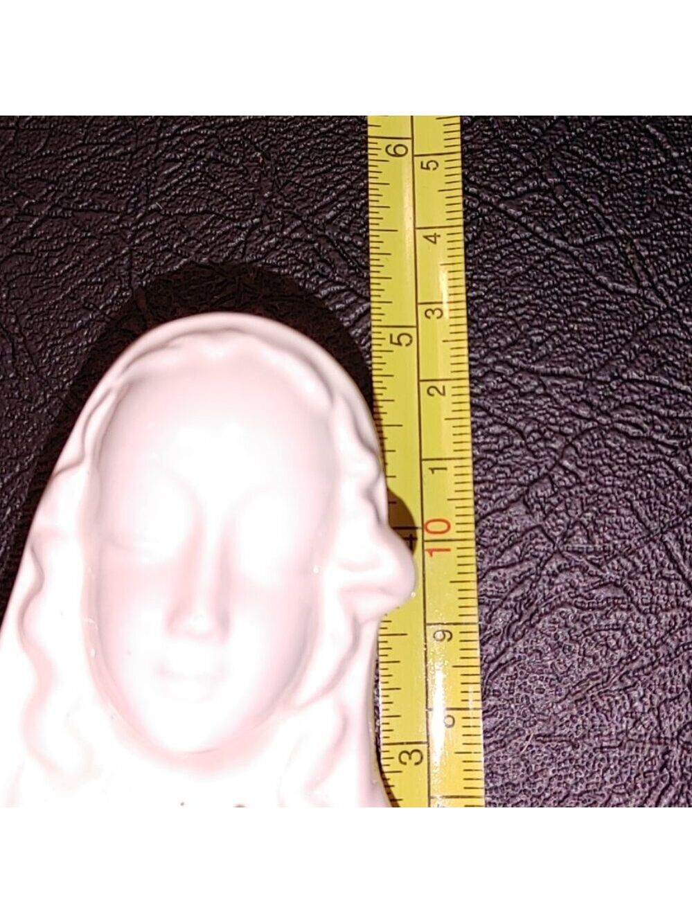 Praying Mother Mary/Madonna Ceramic Figurine - Picture 4 of 4
